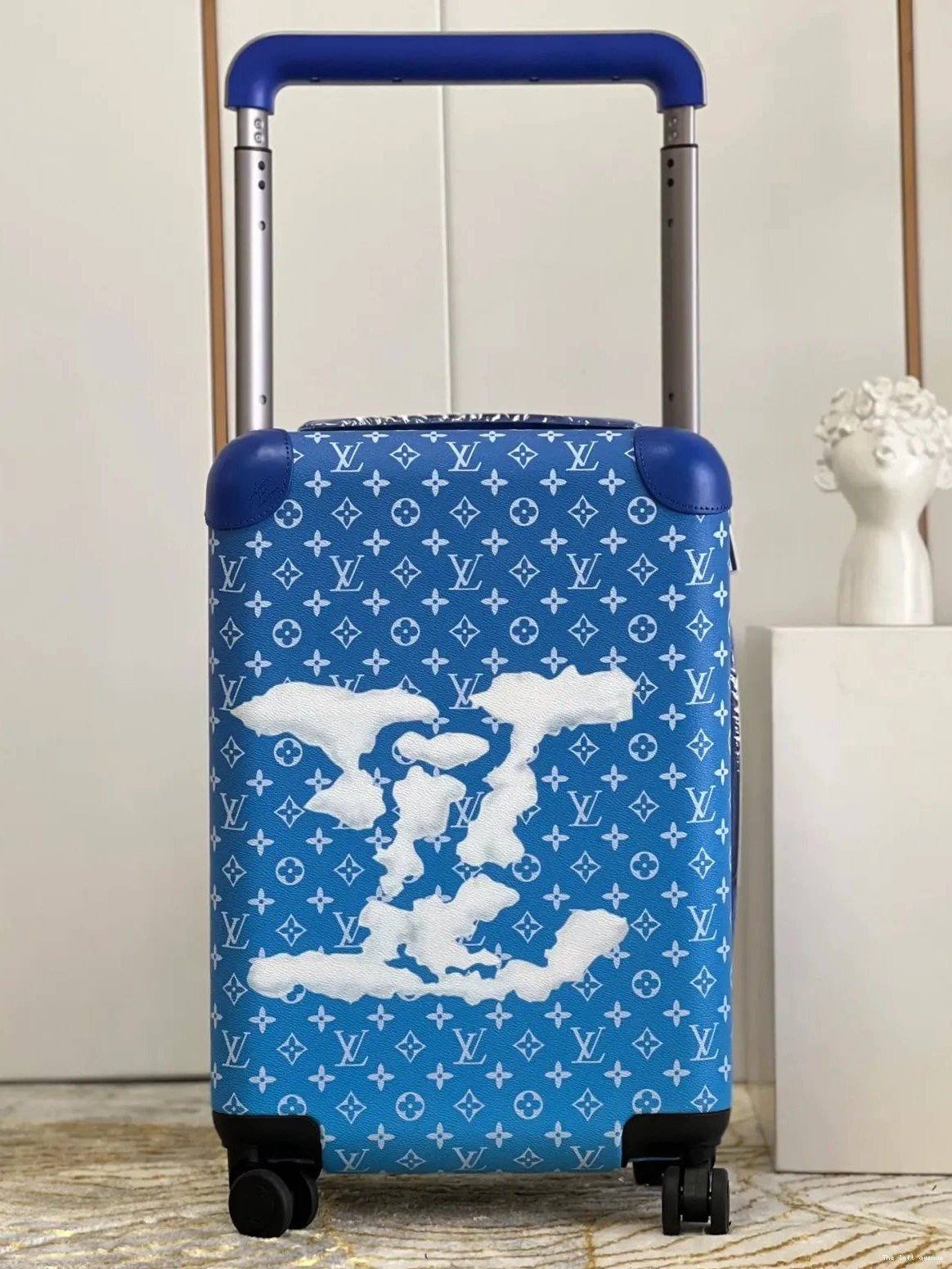 CUSTOM 37L CABIN 55 HORIZON SUITCASE CLOUDS 0519